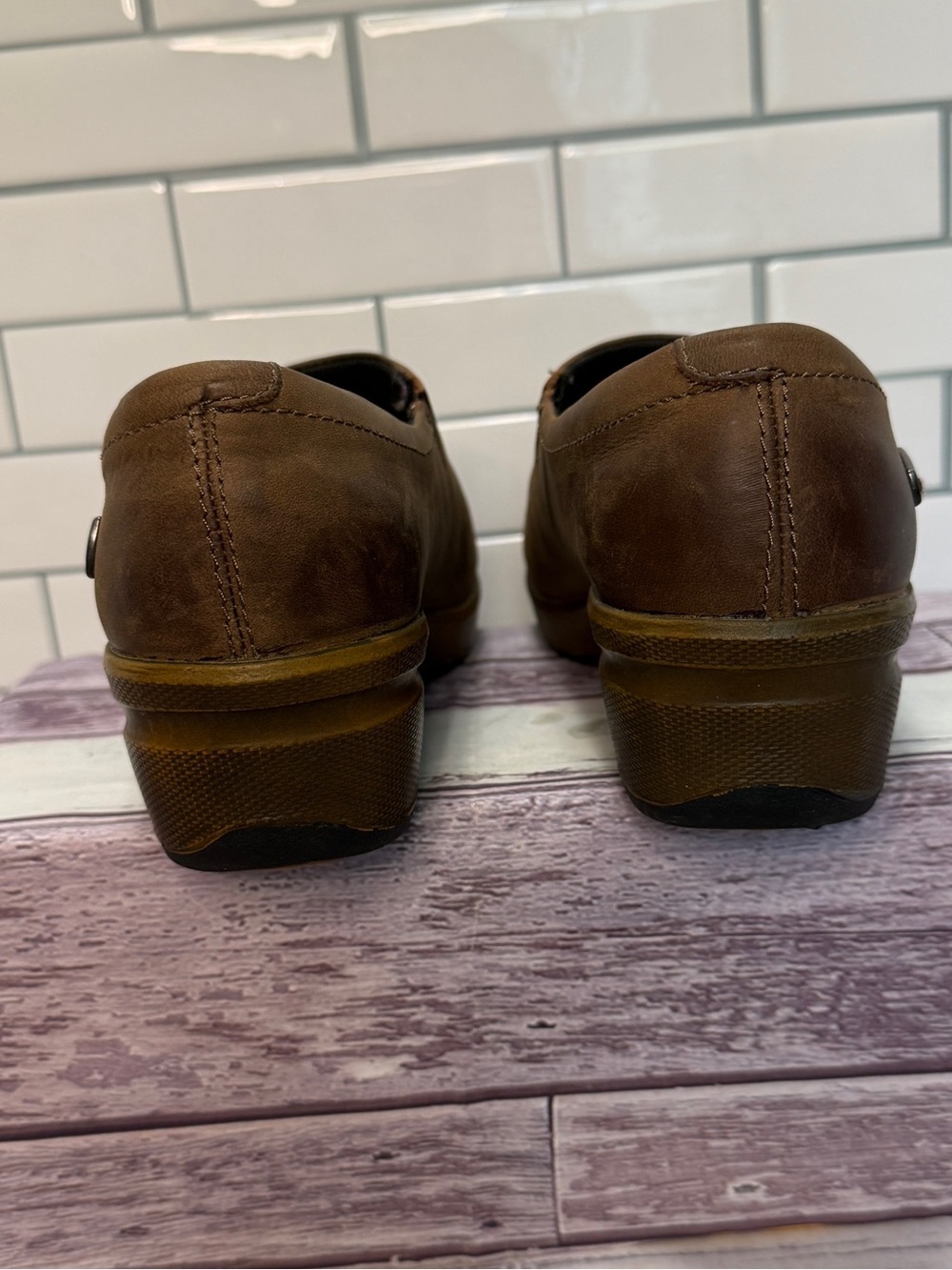 Keen Women's Mora Button brown leather clogs Size 6 - Picture 5 of 10
